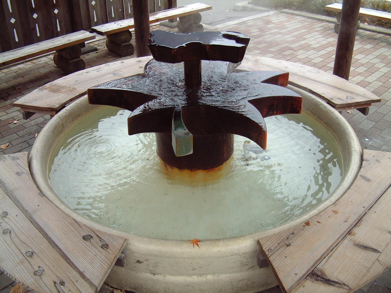 七ツ岩足湯1.JPG
